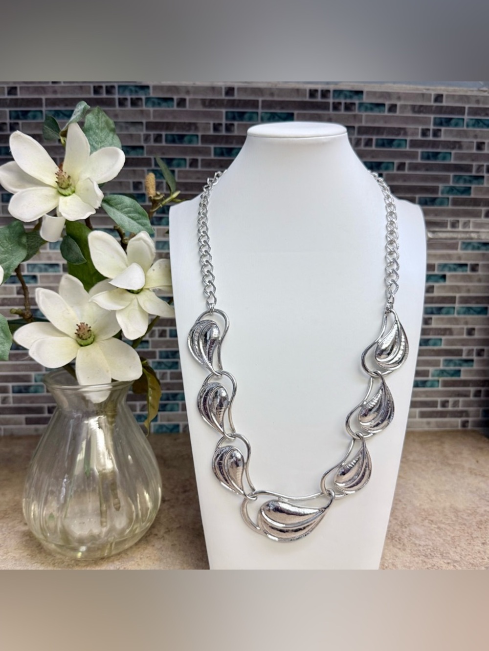 Tuleste silver tone statement necklace